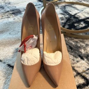 Brand New! Never worn. Box and extra taps included. Size40. Patent leather.
